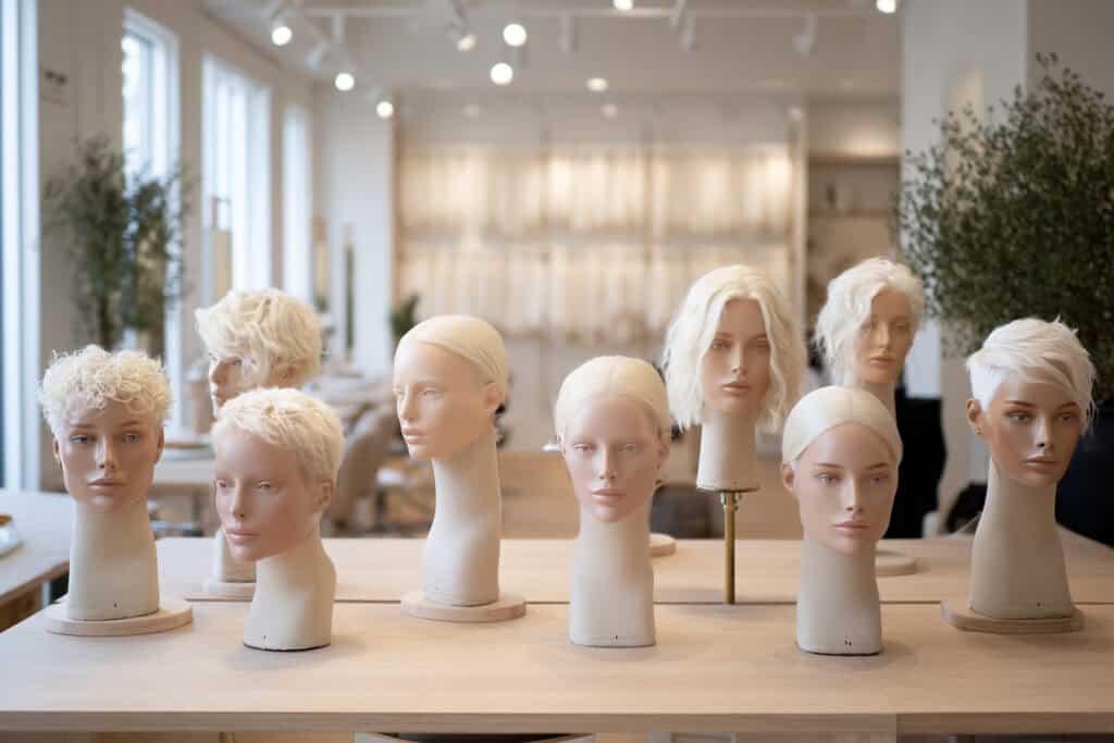 15 kreative Styling-Tipps, wie du kurze weiße Haare effektvoll zur Geltung bringst