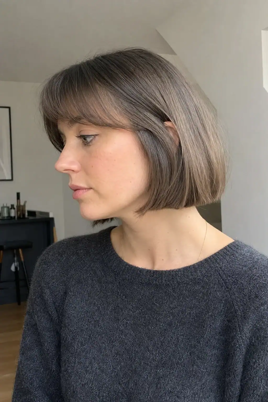 Blunt Bob mit seitlichem Pony für feines, mittellanges Haar
