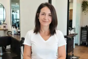 15 Ideen für mittellange Frisuren, die feinem Haar mehr Volumen geben